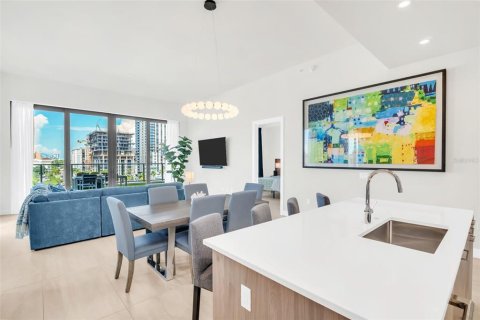 Condo in Saint Petersburg, Florida, 2 bedrooms  № 1918894 - photo 2