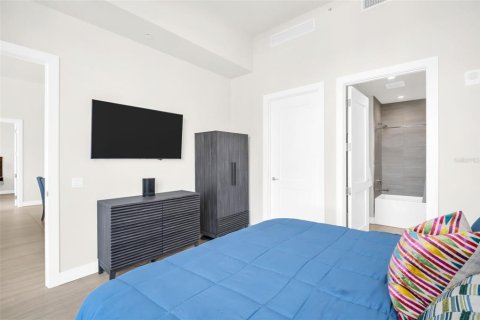 Condo in Saint Petersburg, Florida, 2 bedrooms  № 1918894 - photo 25