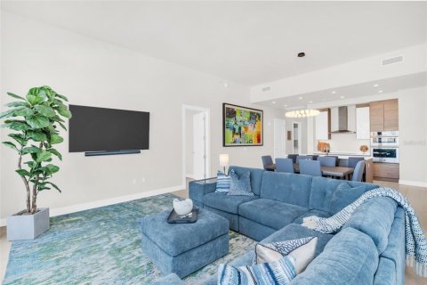 Condo in Saint Petersburg, Florida, 2 bedrooms  № 1918894 - photo 8