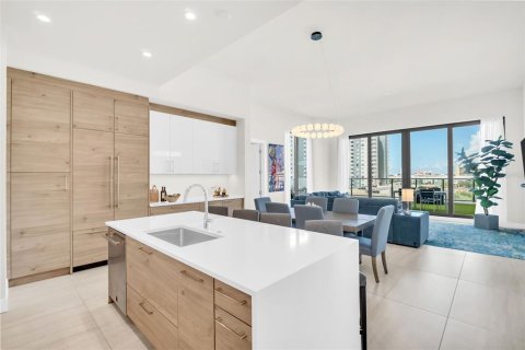 Condo in Saint Petersburg, Florida, 2 bedrooms  № 1918894 - photo 4