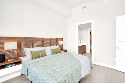 Condo in Saint Petersburg, Florida, 2 bedrooms  № 1918894 - photo 18
