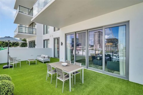 Condo in Saint Petersburg, Florida, 2 bedrooms  № 1918894 - photo 14