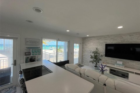 Condo in Hollywood, Florida, 1 bedroom  № 2086992 - photo 11