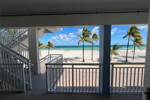 Condo in Hollywood, Florida, 1 bedroom  № 2086992 - photo 26