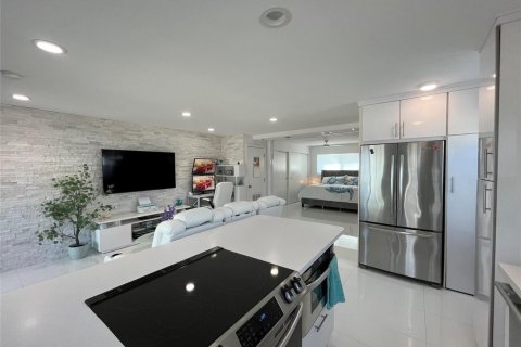 Condo in Hollywood, Florida, 1 bedroom  № 2086992 - photo 8