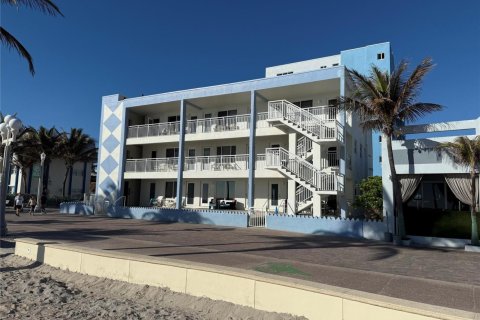 Condo in Hollywood, Florida, 1 bedroom  № 2086992 - photo 2