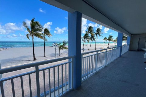 Condo in Hollywood, Florida, 1 bedroom  № 2086992 - photo 29