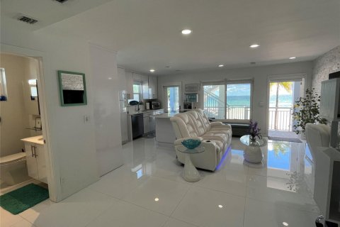 Condo in Hollywood, Florida, 1 bedroom  № 2086992 - photo 7