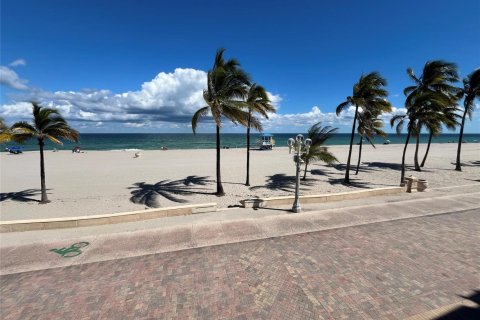 Condo in Hollywood, Florida, 1 bedroom  № 2086992 - photo 5