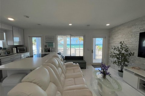 Condo in Hollywood, Florida, 1 bedroom  № 2086992 - photo 17