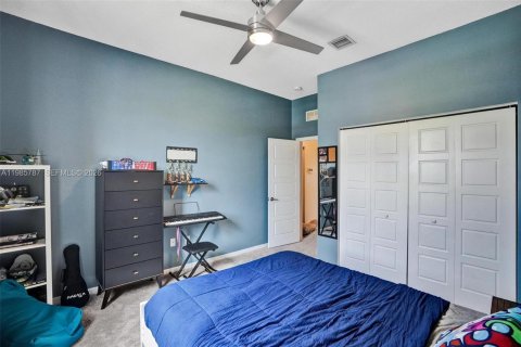 Casa en alquiler en Miami, Florida, 3 dormitorios, 197.32 m2 № 2047554 - foto 25