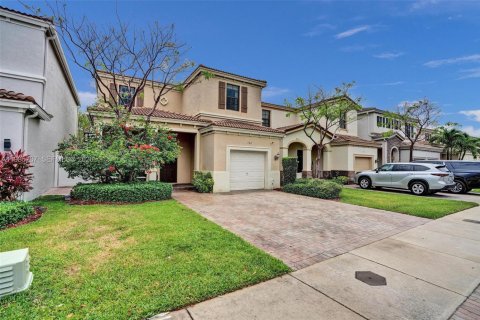 Casa en Miami, Florida 3 dormitorios, 197.32 m2 № 2047554