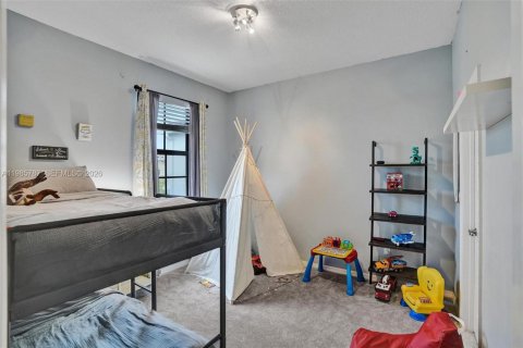 Casa en alquiler en Miami, Florida, 3 dormitorios, 197.32 m2 № 2047554 - foto 13