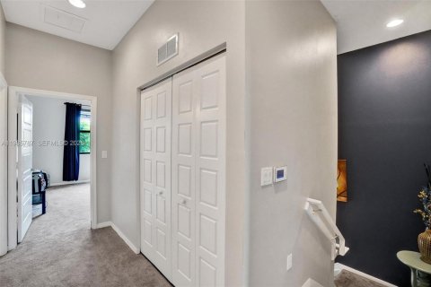 Casa en alquiler en Miami, Florida, 3 dormitorios, 197.32 m2 № 2047554 - foto 26