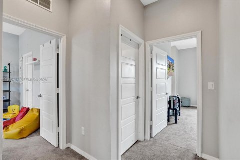 Casa en alquiler en Miami, Florida, 3 dormitorios, 197.32 m2 № 2047554 - foto 27