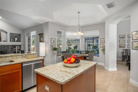 House in Orlando, Florida 5 bedrooms, 270.9 sq.m. № 1751488 - photo 12