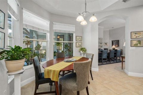 House in Orlando, Florida 5 bedrooms, 270.9 sq.m. № 1751488 - photo 11