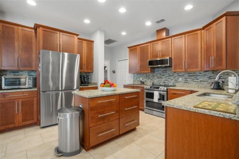 House in Orlando, Florida 5 bedrooms, 270.9 sq.m. № 1751488 - photo 14