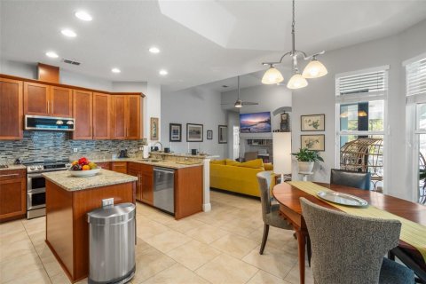 House in Orlando, Florida 5 bedrooms, 270.9 sq.m. № 1751488 - photo 9