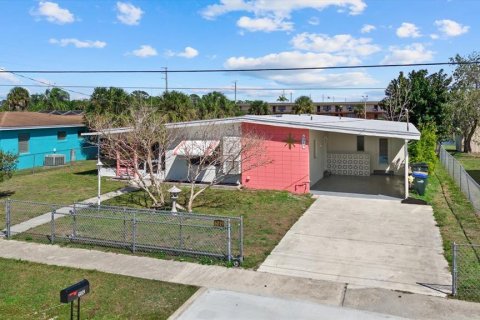 House in North Port, Florida 3 bedrooms, 129.6 sq.m. № 2351907
