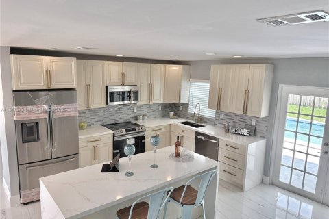 House in Plantation, Florida 3 bedrooms, 171.13 sq.m. № 1848252 - photo 16