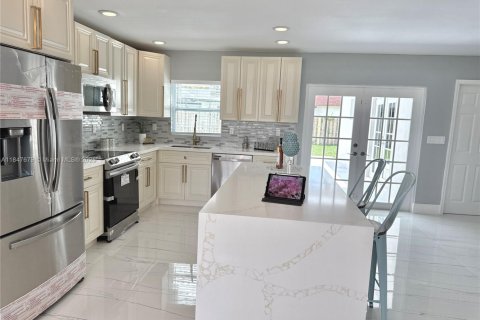 House in Plantation, Florida 3 bedrooms, 171.13 sq.m. № 1848252 - photo 18