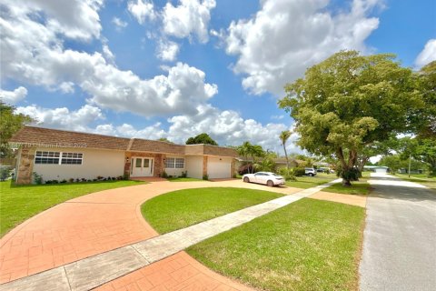 House in Plantation, Florida 3 bedrooms, 171.13 sq.m. № 1848252 - photo 7
