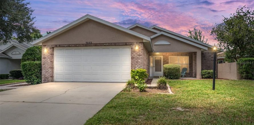 House in Ocala, Florida 3 bedrooms, 187.01 sq.m. № 1911737