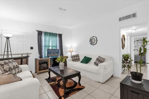 House in Orlando, Florida 3 bedrooms, 76.64 sq.m. № 1824250 - photo 3