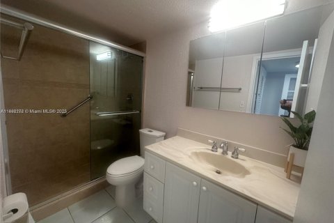 Снять в аренду кондоминиум в Халландейл-Бич, Флорида 2 спальни, 115.94м2, № 1944235 - фото 12