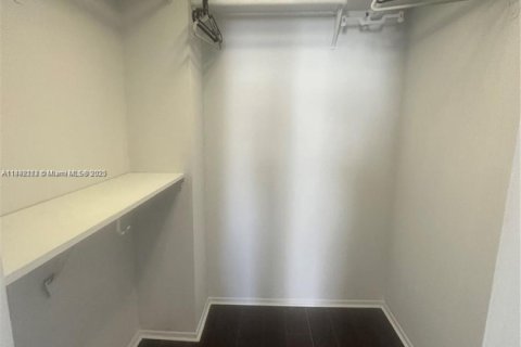 Снять в аренду кондоминиум в Халландейл-Бич, Флорида 2 спальни, 115.94м2, № 1944235 - фото 13