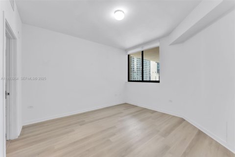 Condo in Miami, Florida, 1 bedroom  № 1976924 - photo 7