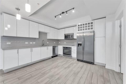 Condo in Miami, Florida, 1 bedroom  № 1976924 - photo 2