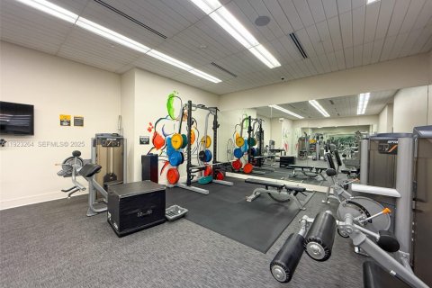 Condo in Miami, Florida, 1 bedroom  № 1976924 - photo 22