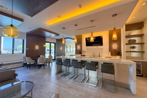 Condo in Miami, Florida, 1 bedroom  № 1976924 - photo 30
