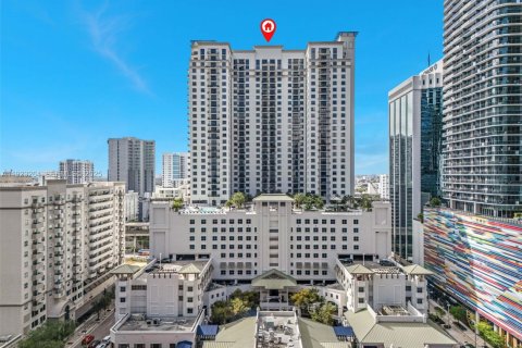 Condo in Miami, Florida, 1 bedroom  № 1976924 - photo 16