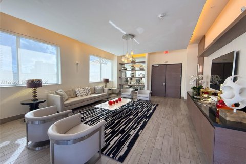 Condo in Miami, Florida, 1 bedroom  № 1976924 - photo 26