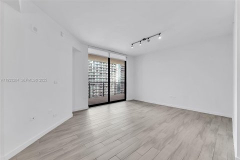 Condo in Miami, Florida, 1 bedroom  № 1976924 - photo 4
