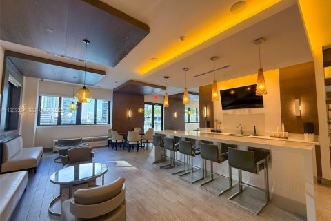 Condo in Miami, Florida, 1 bedroom  № 1976924 - photo 25