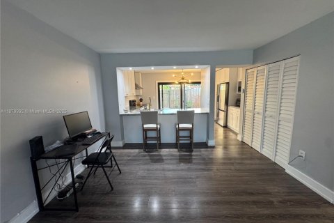 Touwnhouse à louer à Miami, Floride: 2 chambres, 107.02 m2 № 1928821 - photo 5