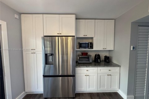 Touwnhouse à louer à Miami, Floride: 2 chambres, 107.02 m2 № 1928821 - photo 11