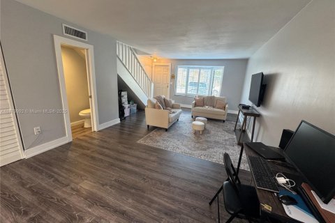 Touwnhouse à louer à Miami, Floride: 2 chambres, 107.02 m2 № 1928821 - photo 4