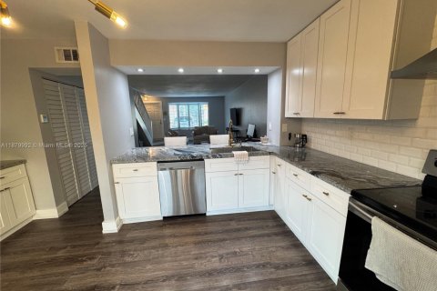 Touwnhouse à louer à Miami, Floride: 2 chambres, 107.02 m2 № 1928821 - photo 7