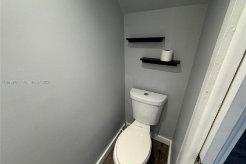 Touwnhouse à louer à Miami, Floride: 2 chambres, 107.02 m2 № 1928821 - photo 14