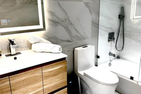 Condominio en venta en Miami Beach, Florida, 49.98 m2 № 1776409 - foto 3