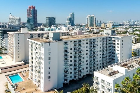 Condominio en venta en Miami Beach, Florida, 49.98 m2 № 1776409 - foto 16