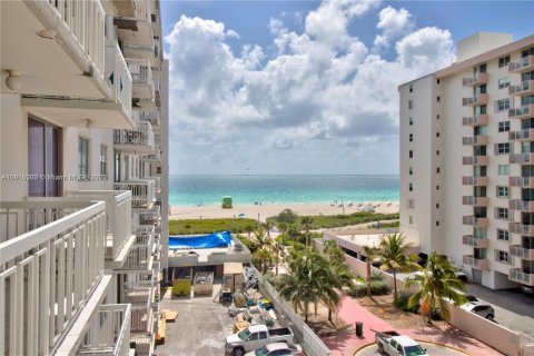 Condominio en venta en Miami Beach, Florida, 49.98 m2 № 1776409 - foto 18