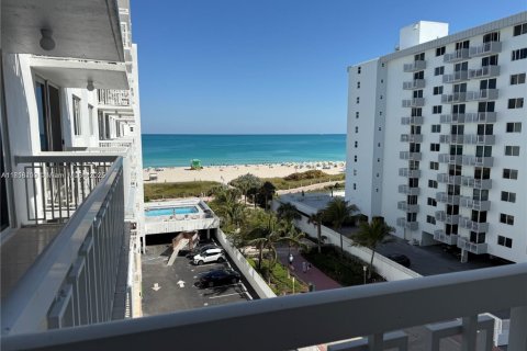 Condominio en venta en Miami Beach, Florida, 49.98 m2 № 1776409 - foto 13