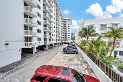 Condominio en venta en Miami Beach, Florida, 49.98 m2 № 1776409 - foto 19