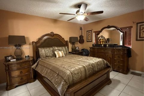 Condominio en venta en Hialeah, Florida, 2 dormitorios, 85.93 m2 № 2043915 - foto 5